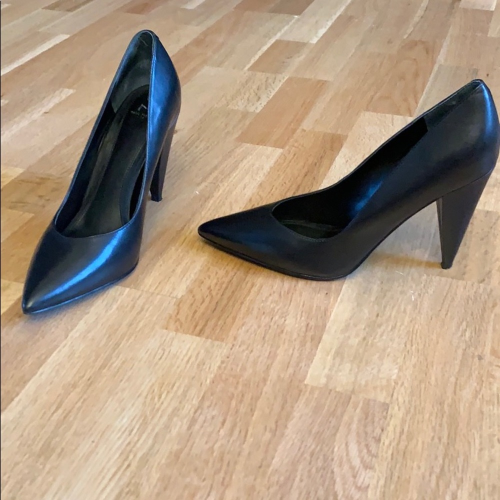 Black leather pumps by Mar Fisher